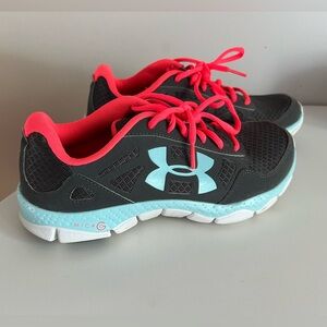 Under Armor woman’s running sneakers- Size 8
